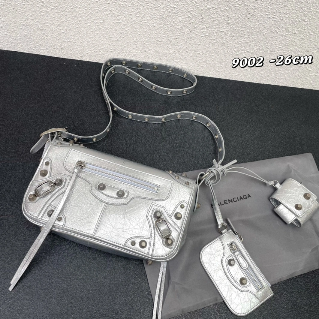 Balenciaga AAA Quality Messenger Bags For Women Elegant 1723
