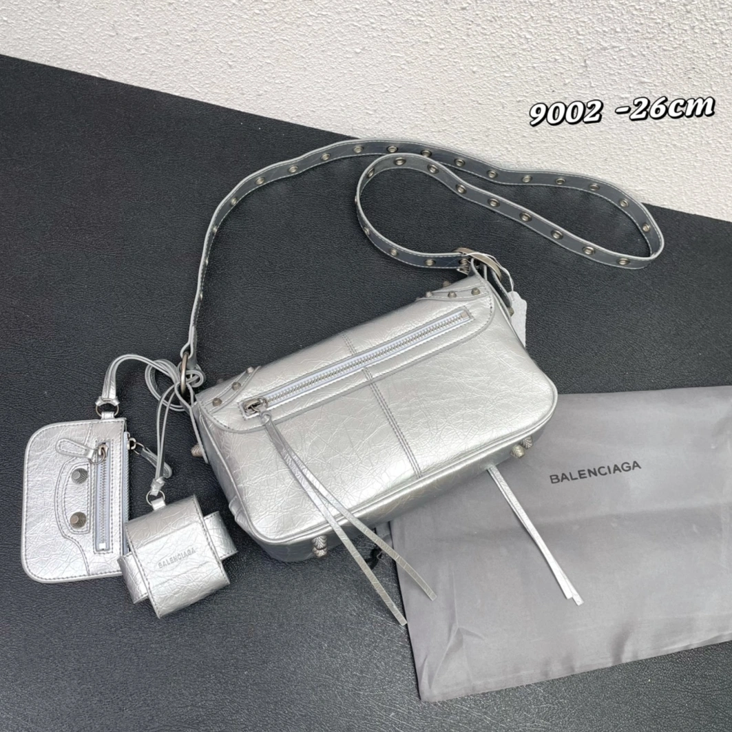 Balenciaga AAA Quality Messenger Bags For Women Elegant 1723