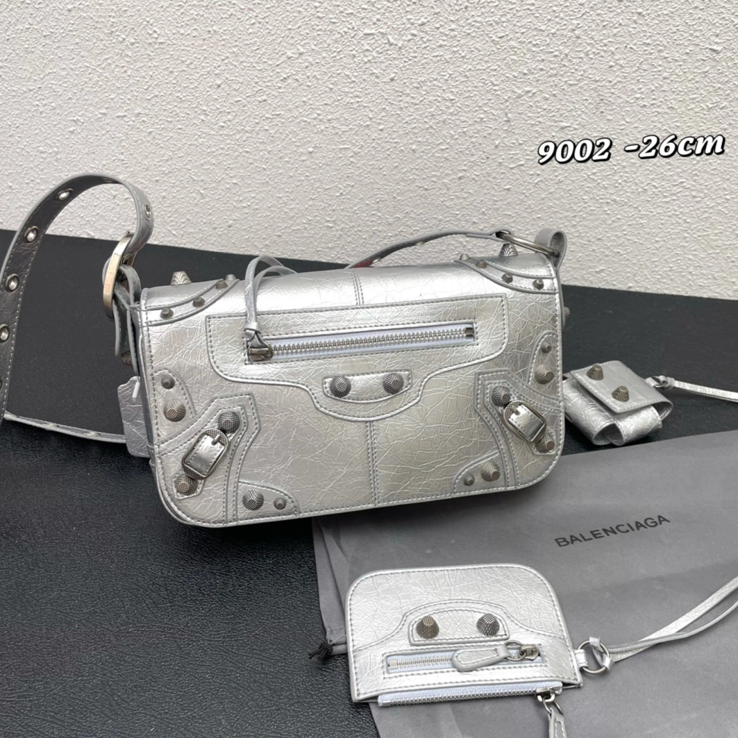 Balenciaga AAA Quality Messenger Bags For Women Elegant 1723