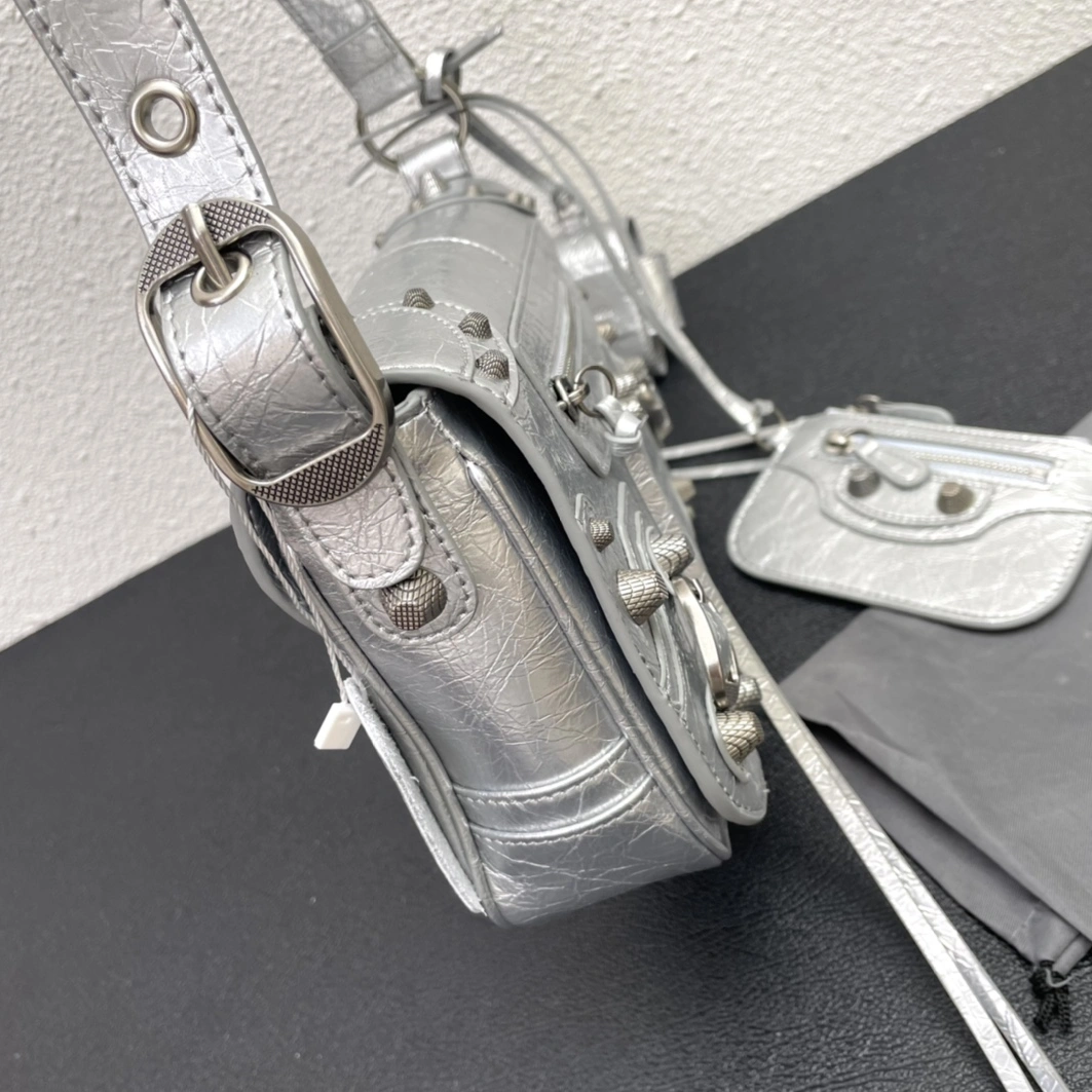 Balenciaga AAA Quality Messenger Bags For Women Elegant 1723