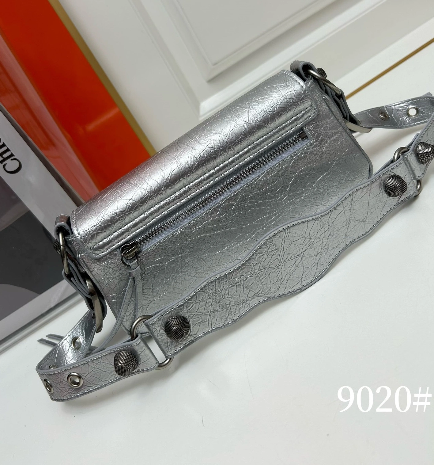 Balenciaga AAA Quality Messenger Bags For Women EyeCatching 1990