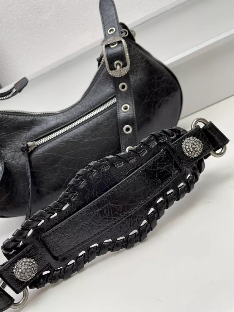 Balenciaga AAA Quality Messenger Bags For Women EyeCatching 7386