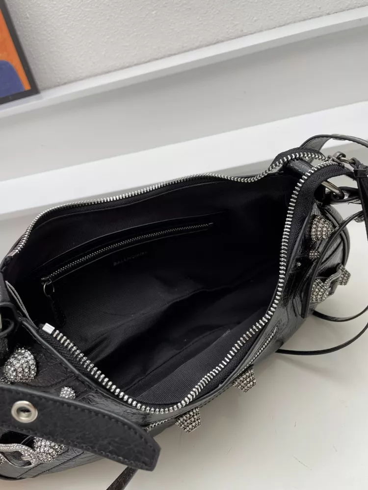 Balenciaga AAA Quality Messenger Bags For Women EyeCatching 7386