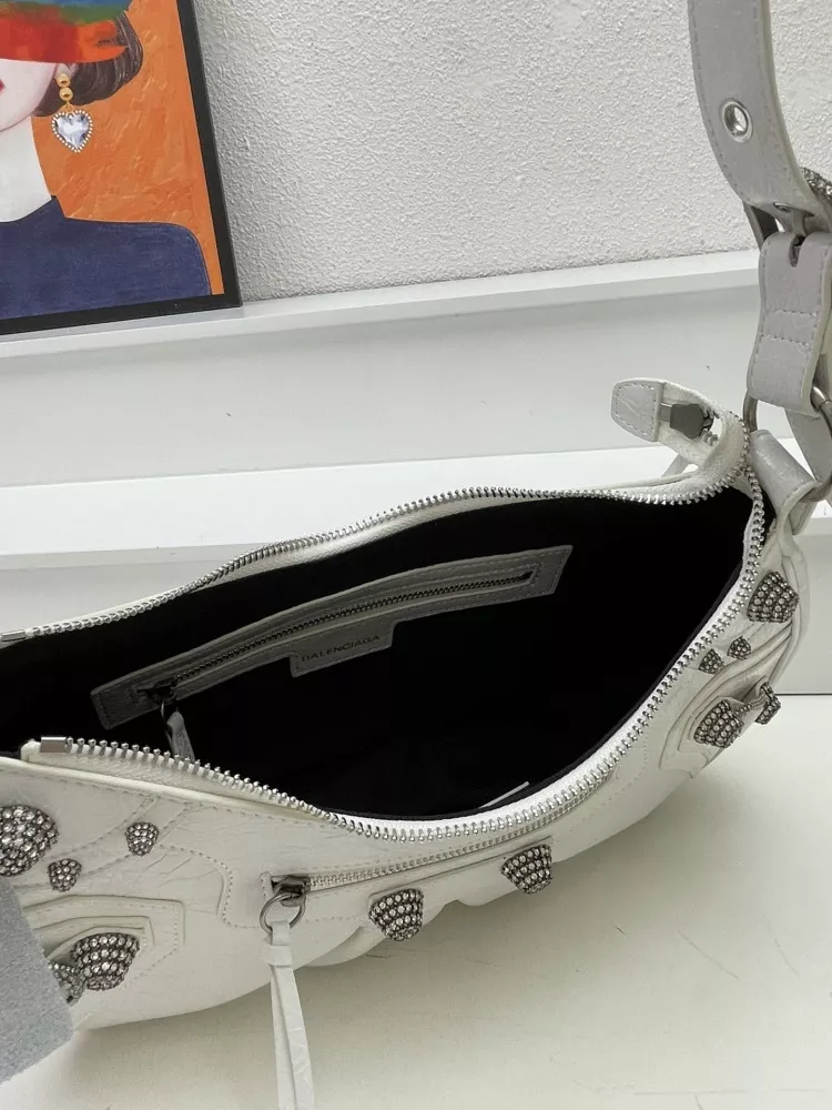 Balenciaga AAA Quality Messenger Bags For Women Fashionable 4941