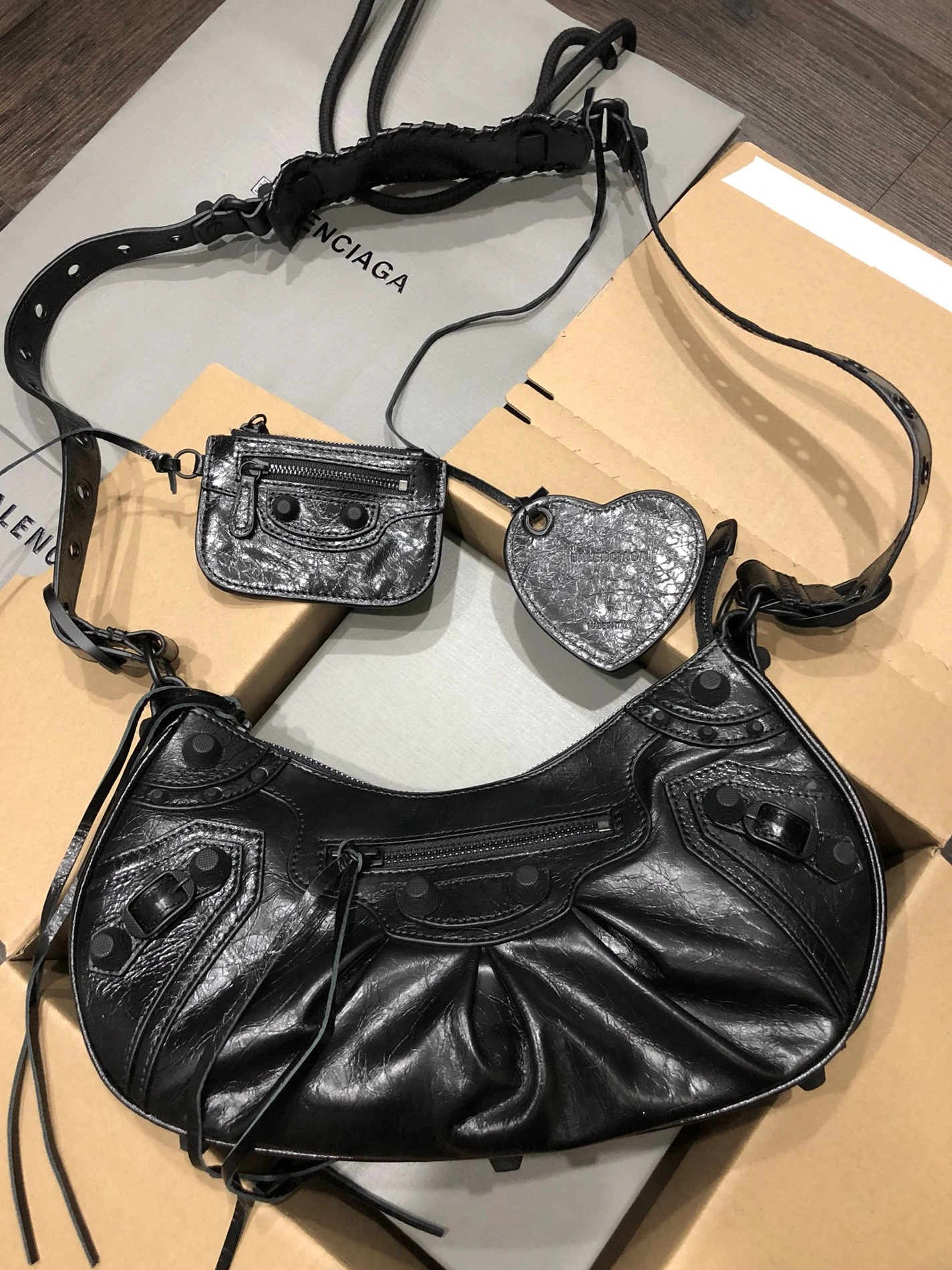 Balenciaga AAA Quality Messenger Bags For Women GoodFit 9093