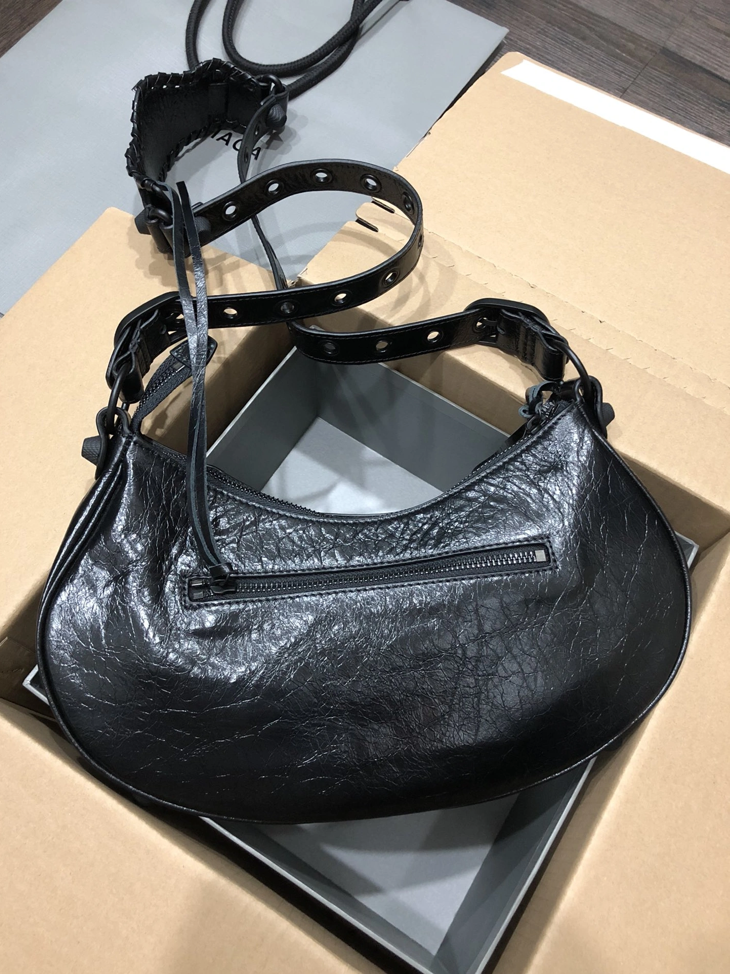 Balenciaga AAA Quality Messenger Bags For Women GoodFit 9093