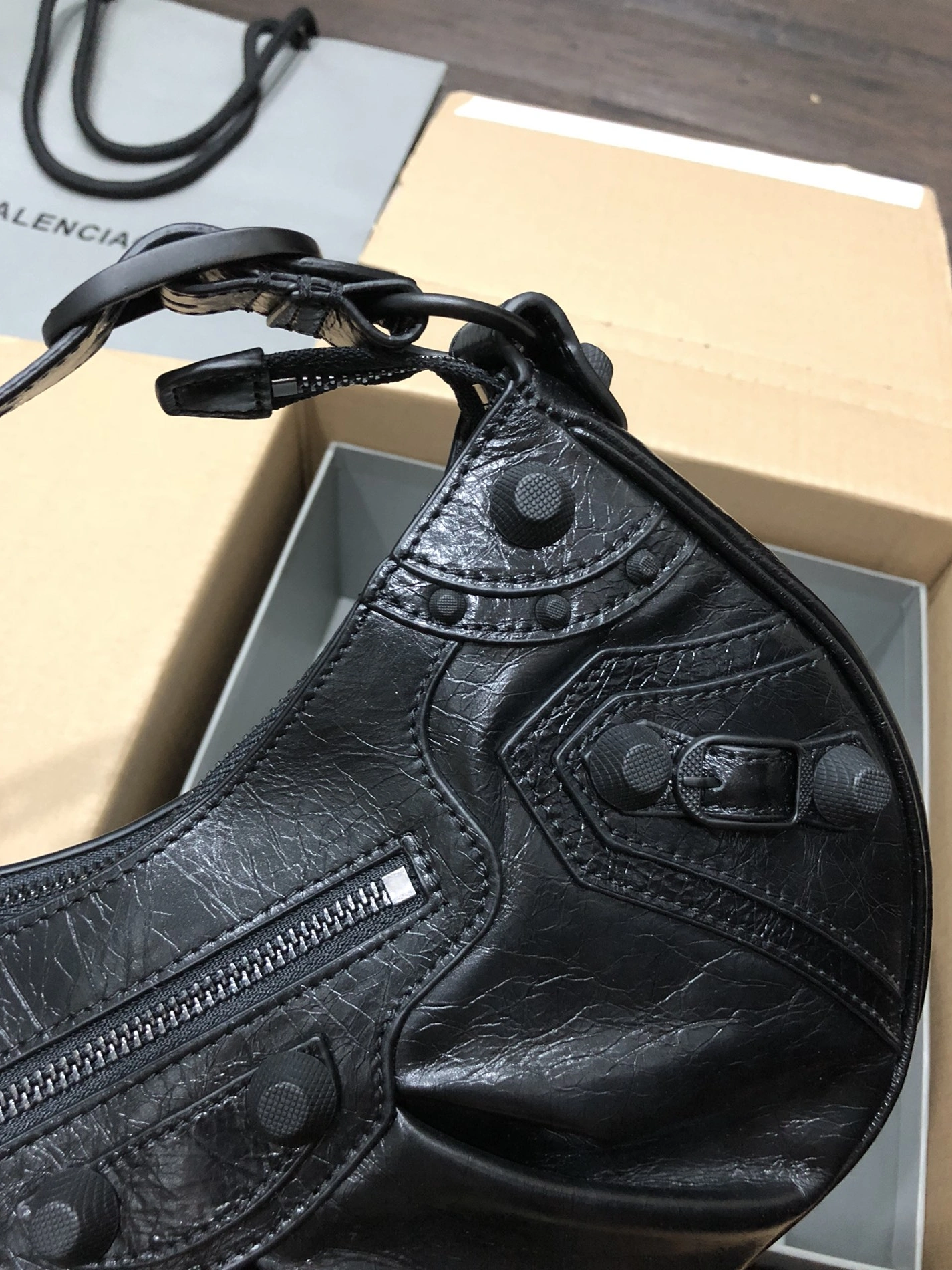 Balenciaga AAA Quality Messenger Bags For Women GoodFit 9093