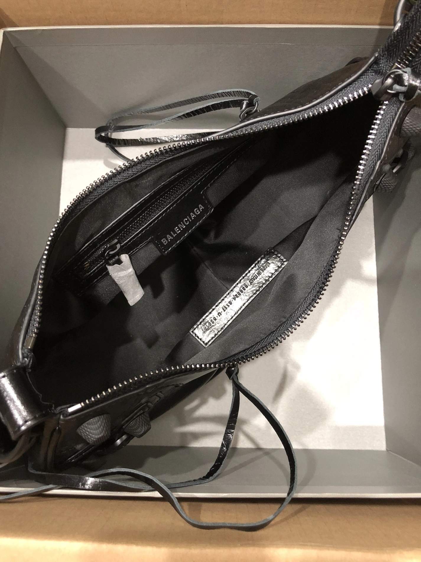 Balenciaga AAA Quality Messenger Bags For Women GoodFit 9093