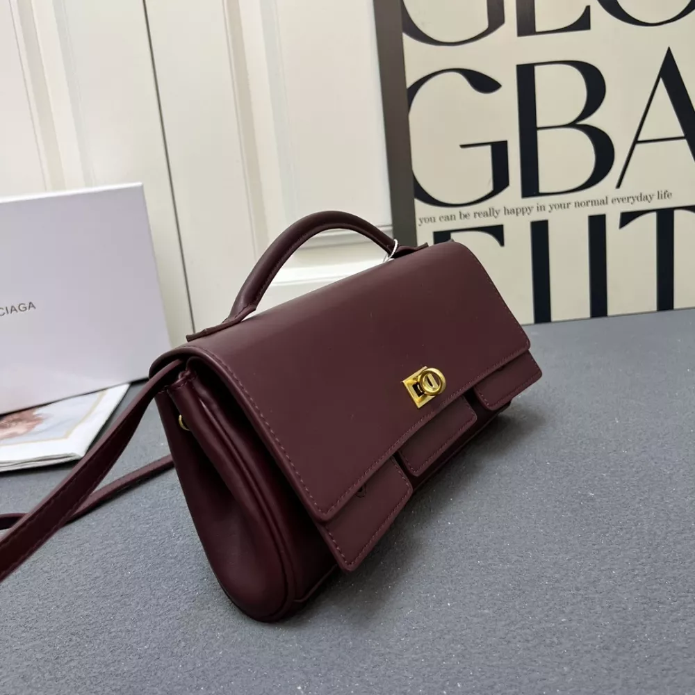 Balenciaga AAA Quality Messenger Bags For Women Lightweight 5071