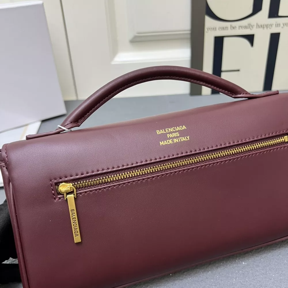 Balenciaga AAA Quality Messenger Bags For Women Lightweight 5071