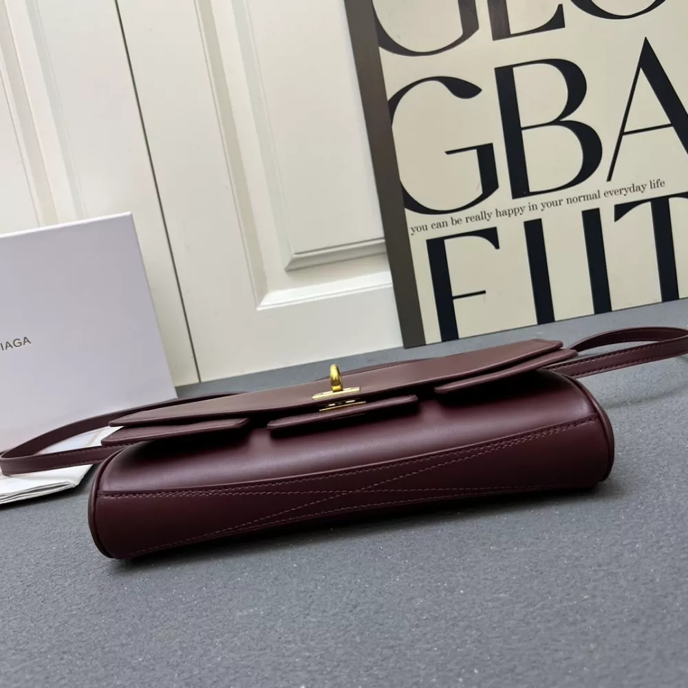 Balenciaga AAA Quality Messenger Bags For Women Lightweight 5071