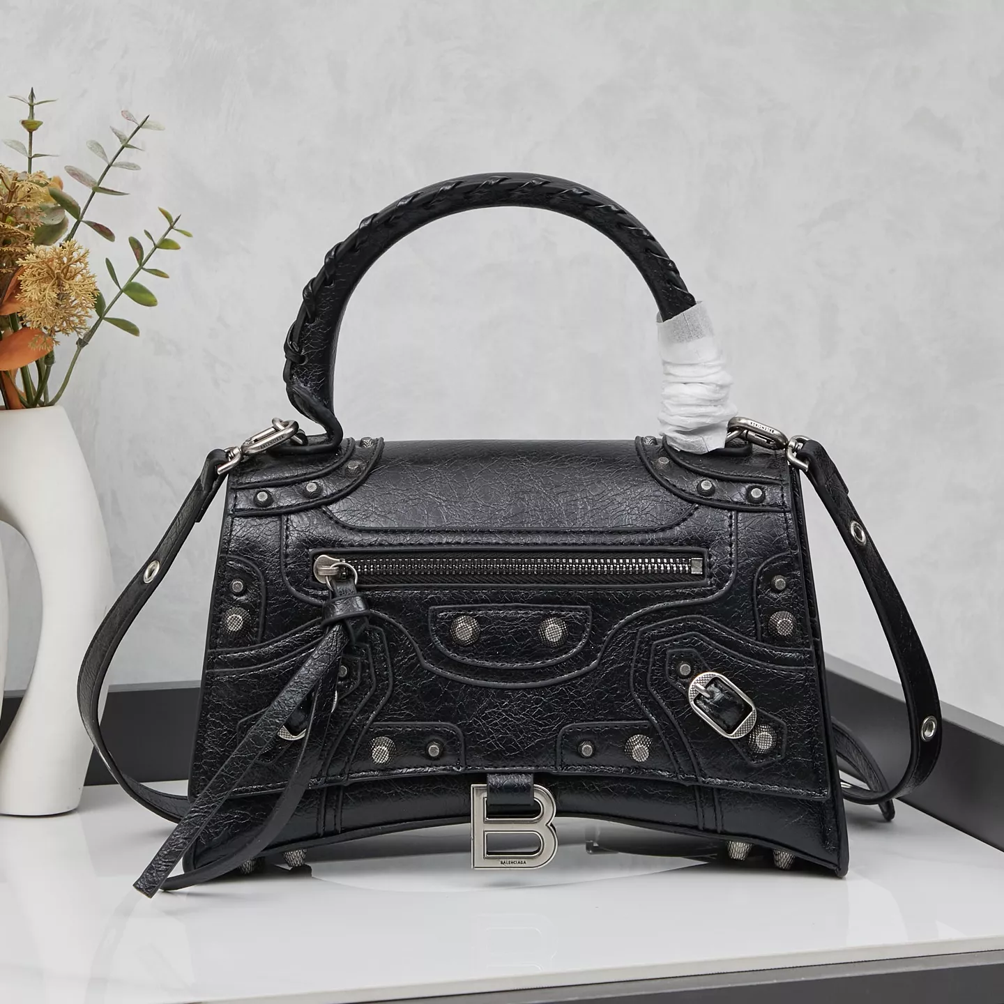 Balenciaga AAA Quality Messenger Bags For Women Modern 111