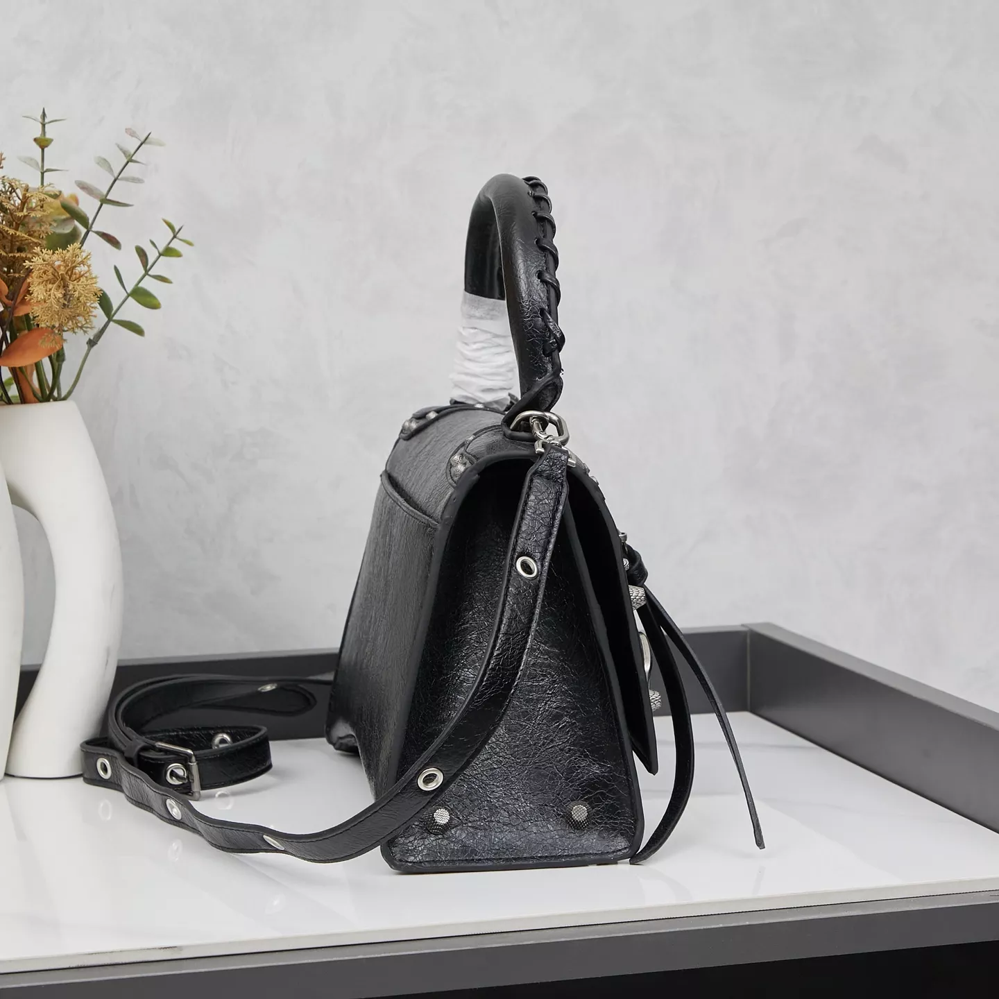 Balenciaga AAA Quality Messenger Bags For Women Modern 111