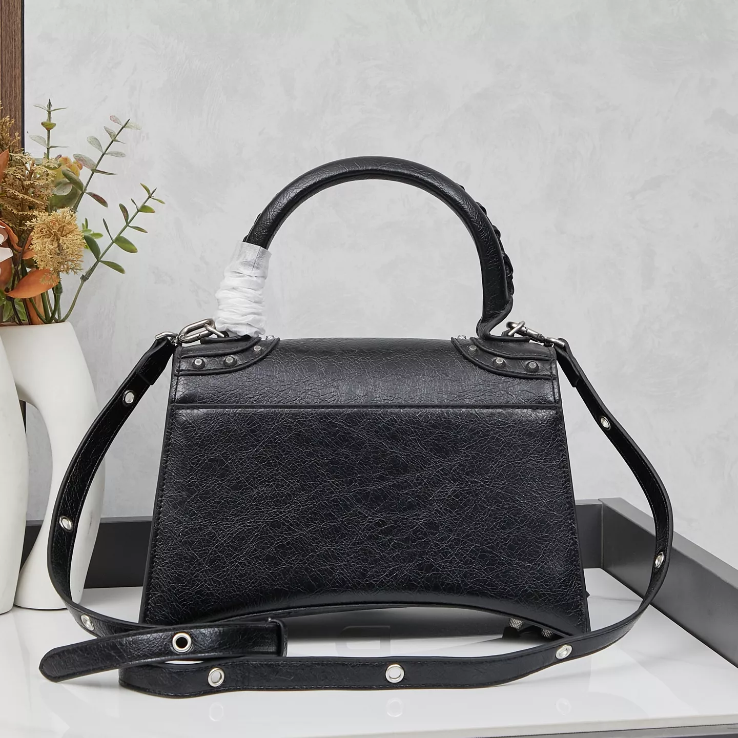 Balenciaga AAA Quality Messenger Bags For Women Modern 111