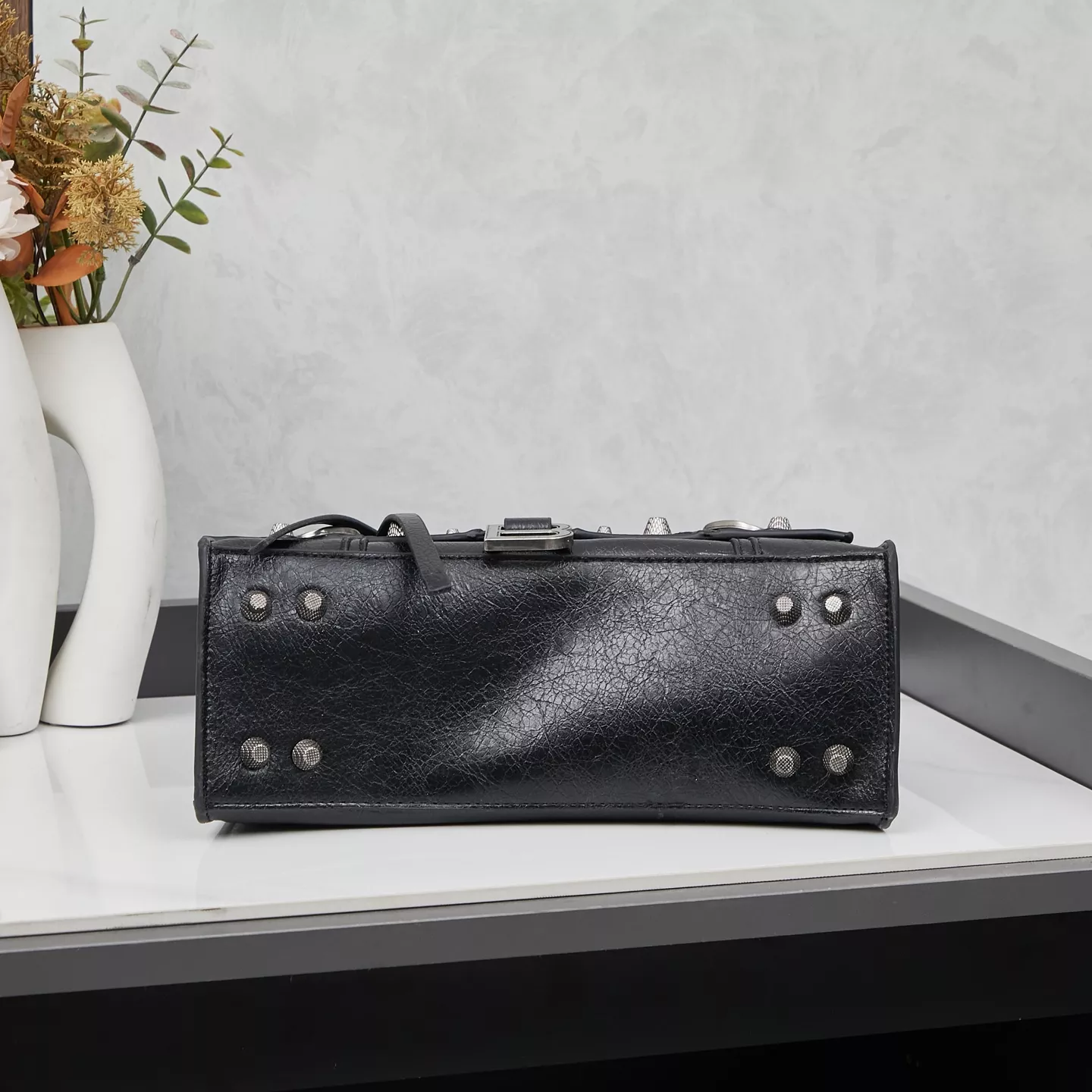 Balenciaga AAA Quality Messenger Bags For Women Modern 111