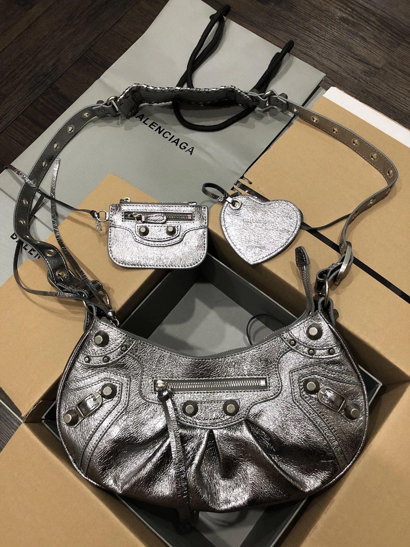 Balenciaga AAA Quality Messenger Bags For Women ModernLook 6505