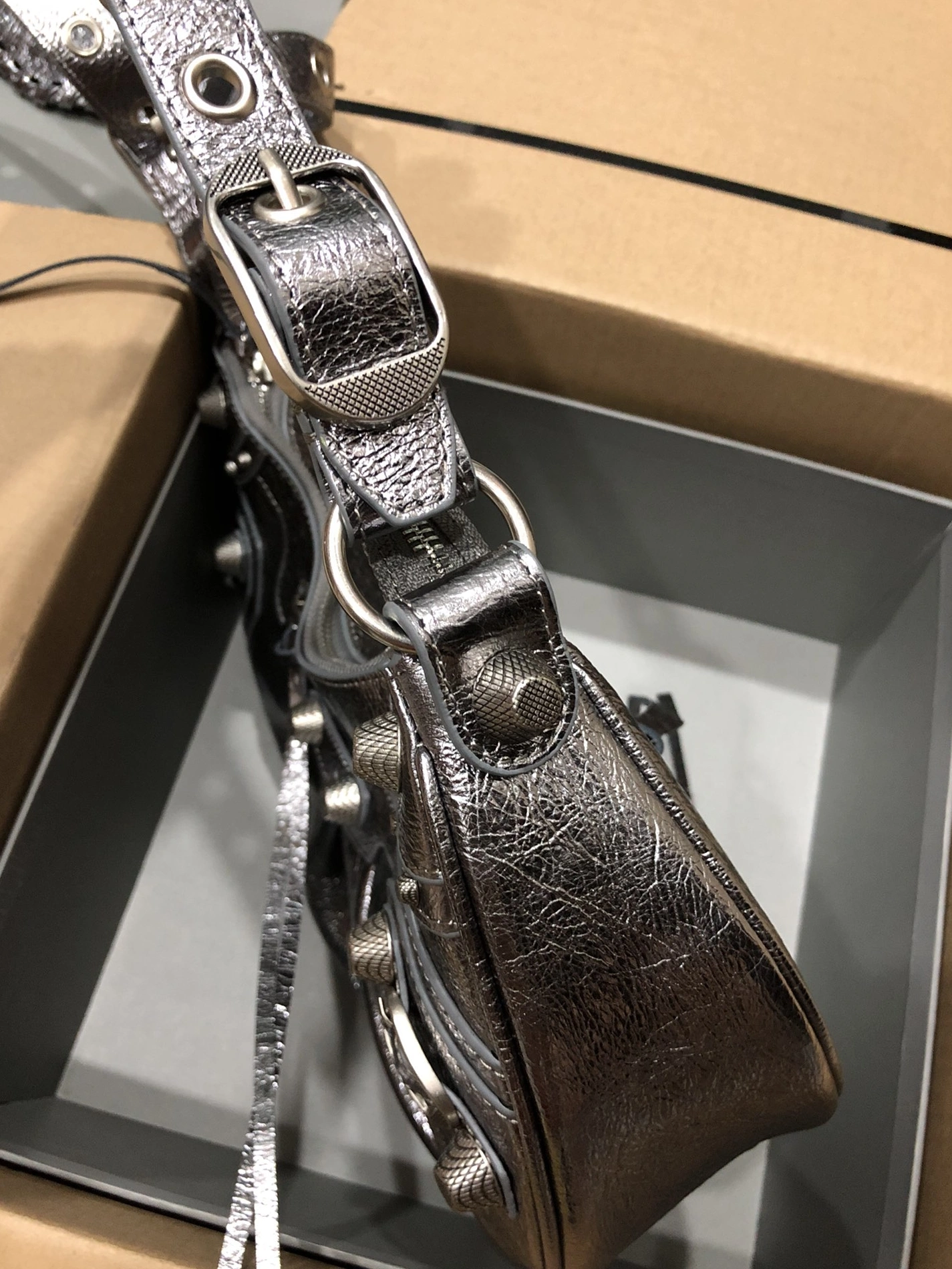 Balenciaga AAA Quality Messenger Bags For Women ModernLook 6505