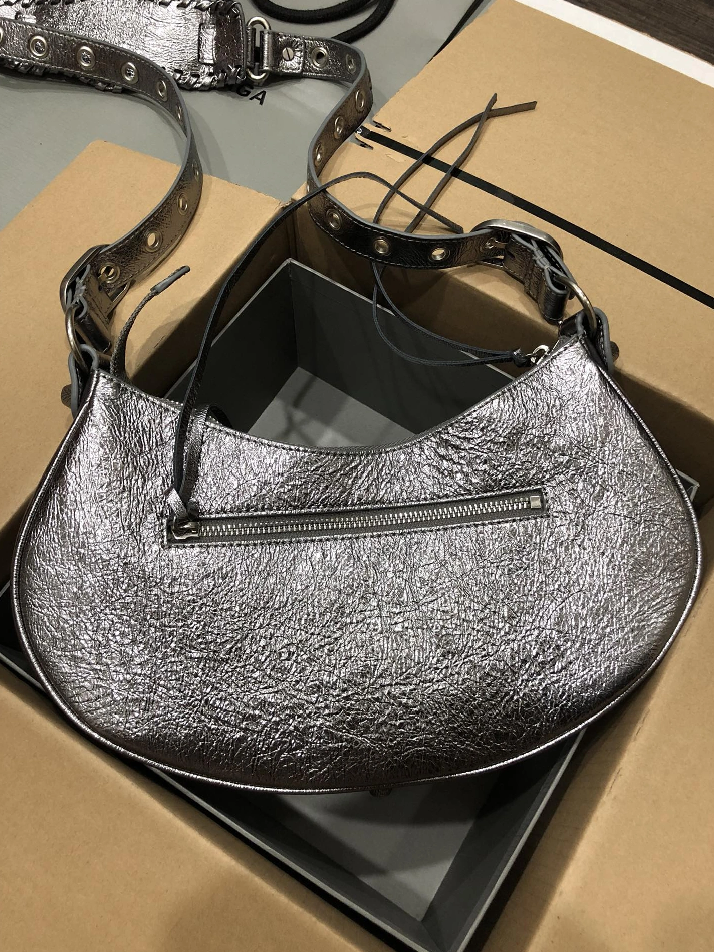 Balenciaga AAA Quality Messenger Bags For Women ModernLook 6505