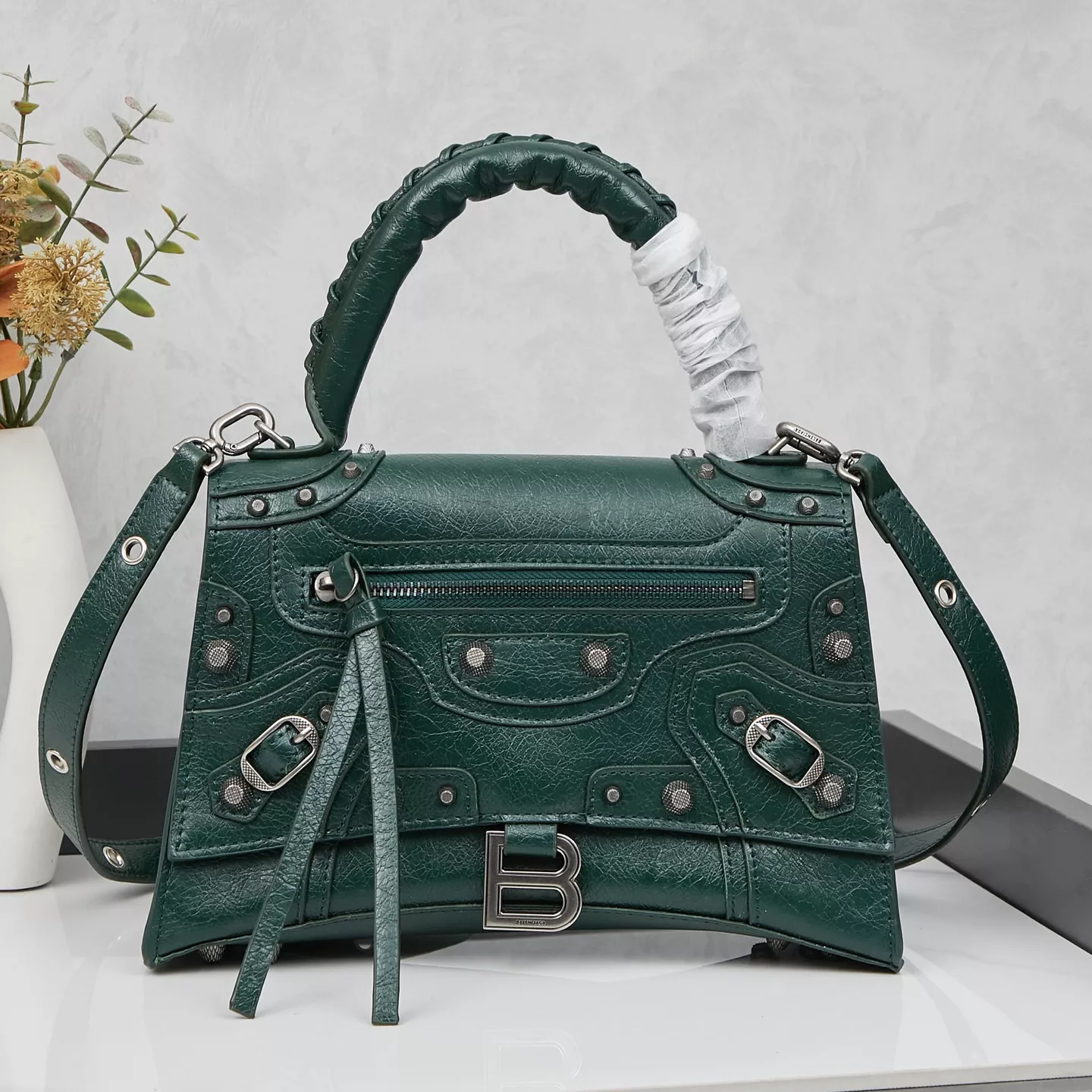 Balenciaga AAA Quality Messenger Bags For Women ModernLook 9712