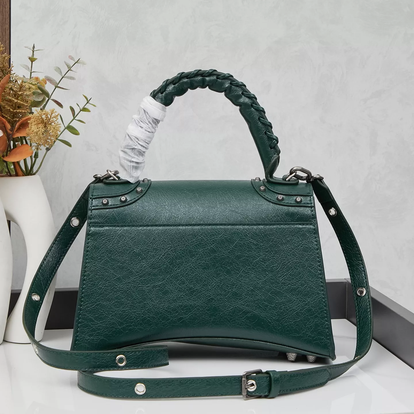 Balenciaga AAA Quality Messenger Bags For Women ModernLook 9712