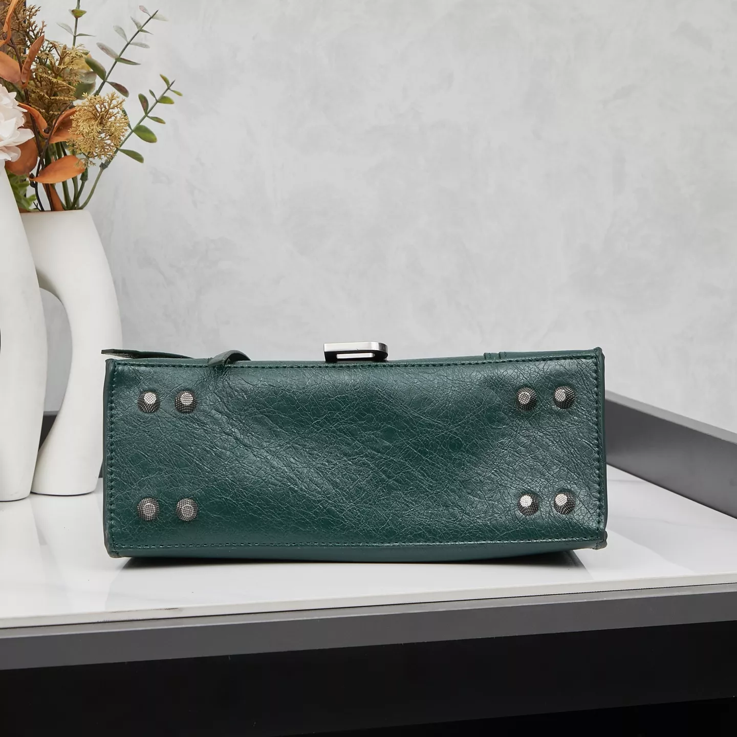 Balenciaga AAA Quality Messenger Bags For Women ModernLook 9712
