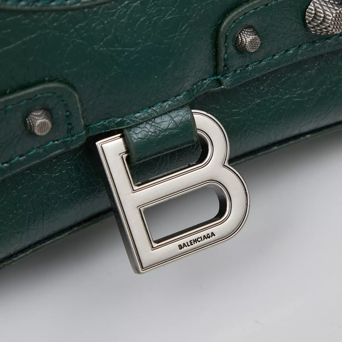 Balenciaga AAA Quality Messenger Bags For Women ModernLook 9712