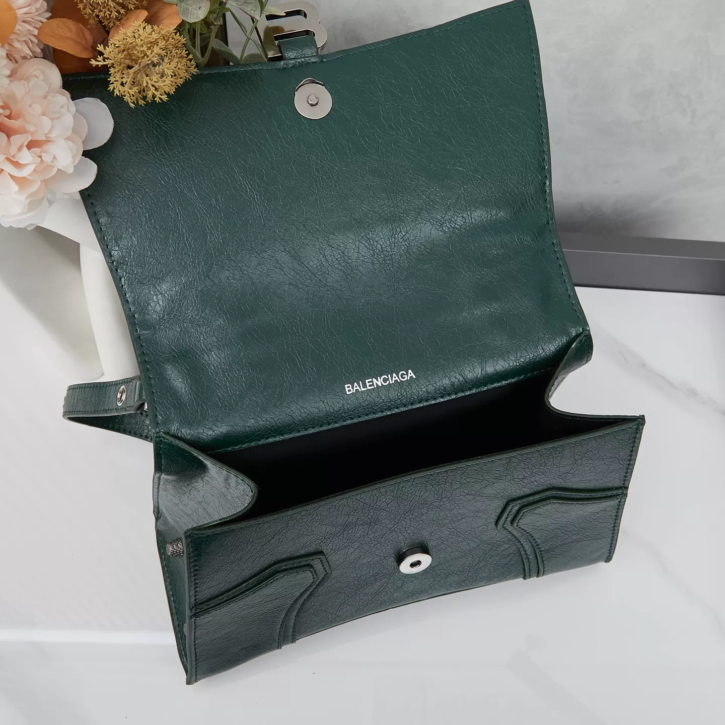 Balenciaga AAA Quality Messenger Bags For Women ModernLook 9712