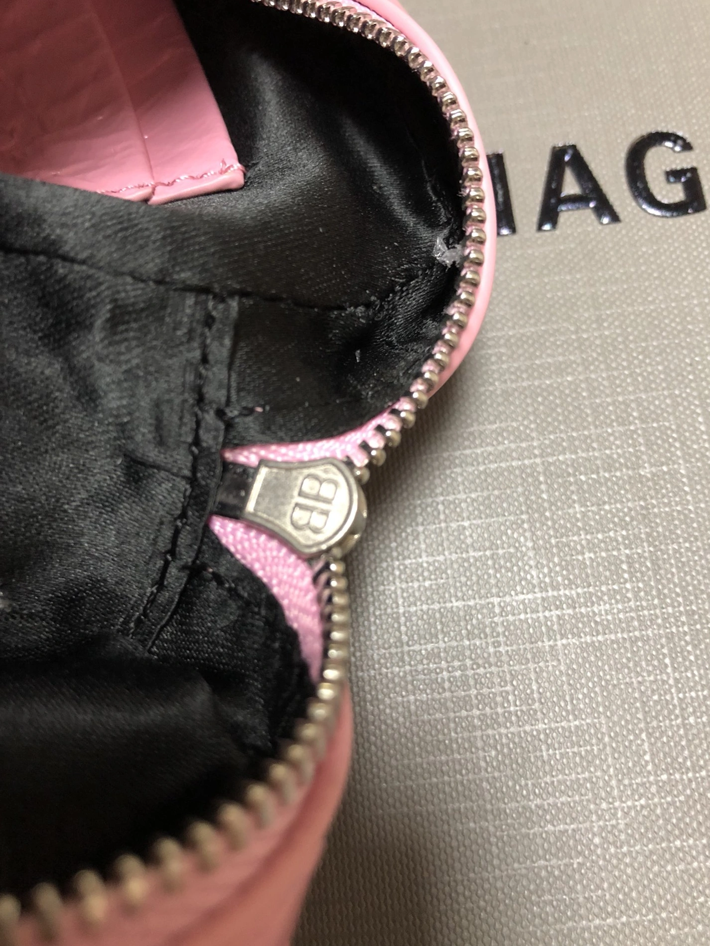 Balenciaga AAA Quality Messenger Bags For Women NewStyle 3941