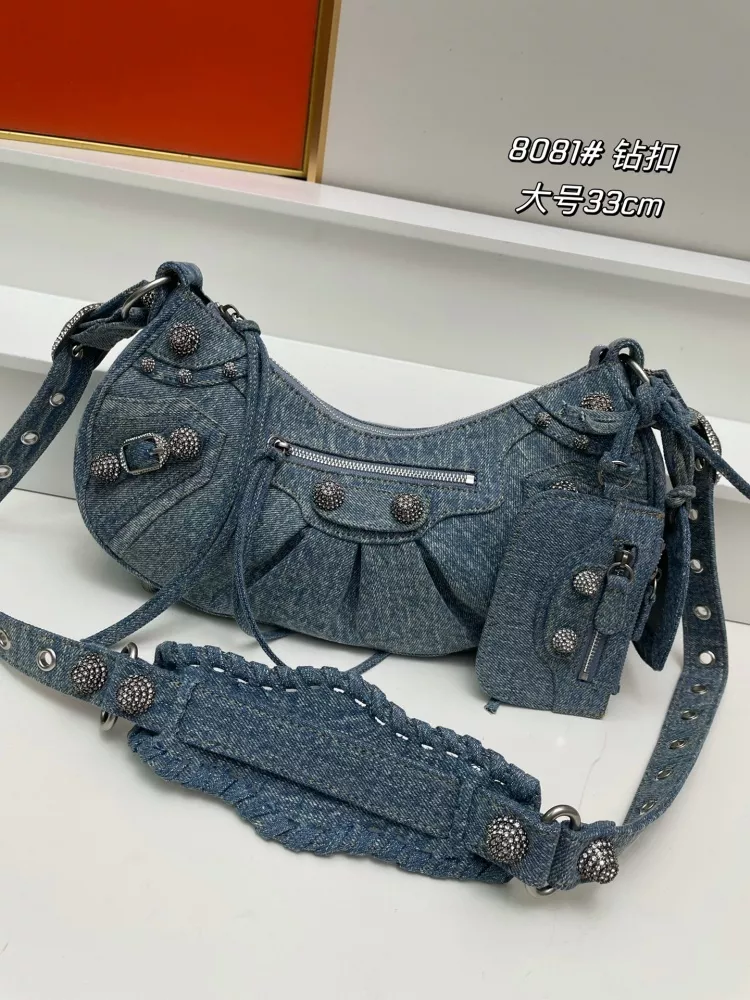 Balenciaga AAA Quality Messenger Bags For Women NewStyle 5141