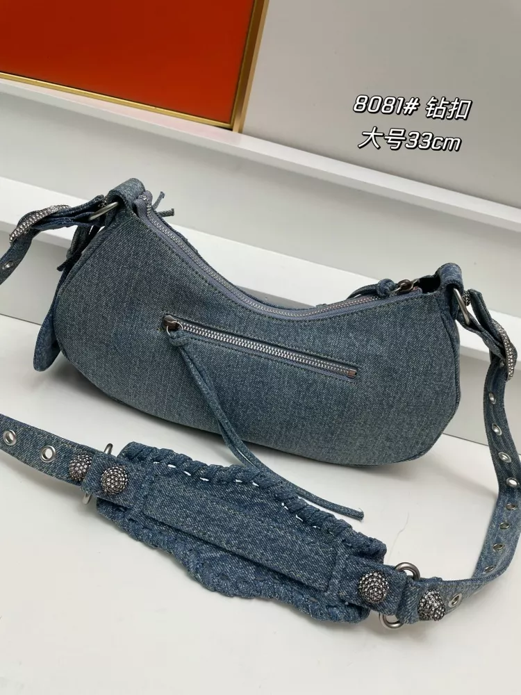 Balenciaga AAA Quality Messenger Bags For Women NewStyle 5141