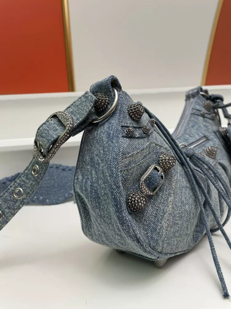 Balenciaga AAA Quality Messenger Bags For Women NewStyle 5141