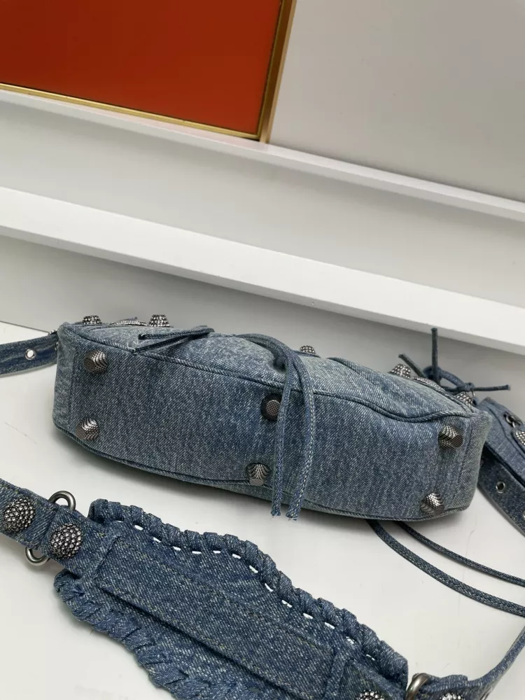 Balenciaga AAA Quality Messenger Bags For Women NewStyle 5141