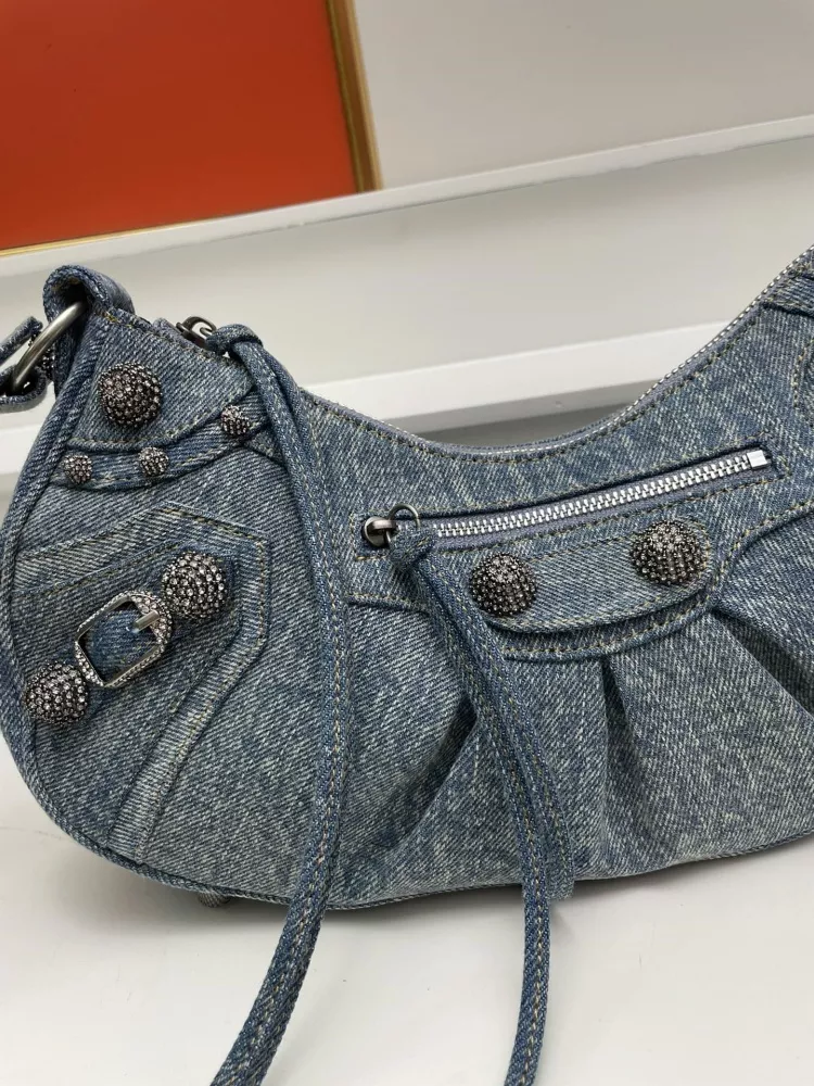 Balenciaga AAA Quality Messenger Bags For Women NewStyle 5141