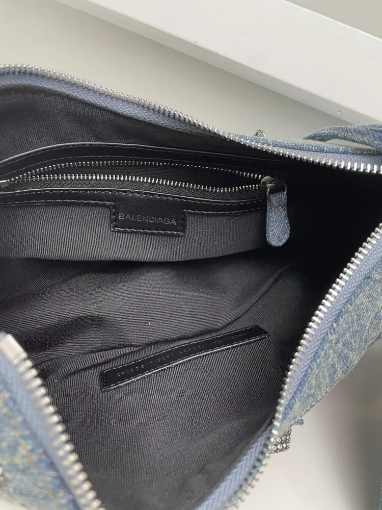 Balenciaga AAA Quality Messenger Bags For Women NewStyle 5141