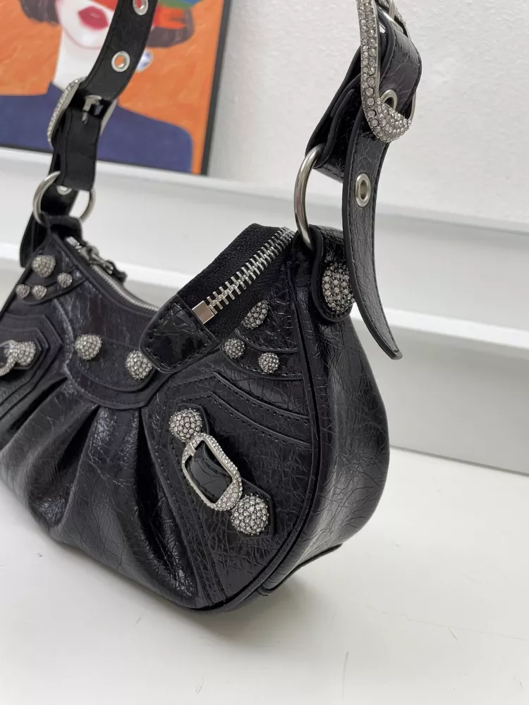 Balenciaga AAA Quality Messenger Bags For Women Practical 2326