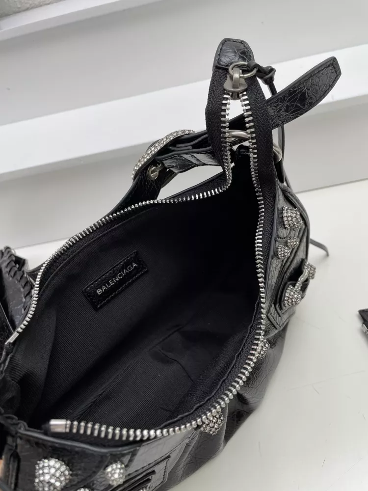 Balenciaga AAA Quality Messenger Bags For Women Practical 2326