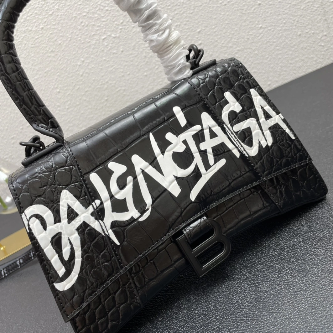 Balenciaga AAA Quality Messenger Bags For Women Soft 3889