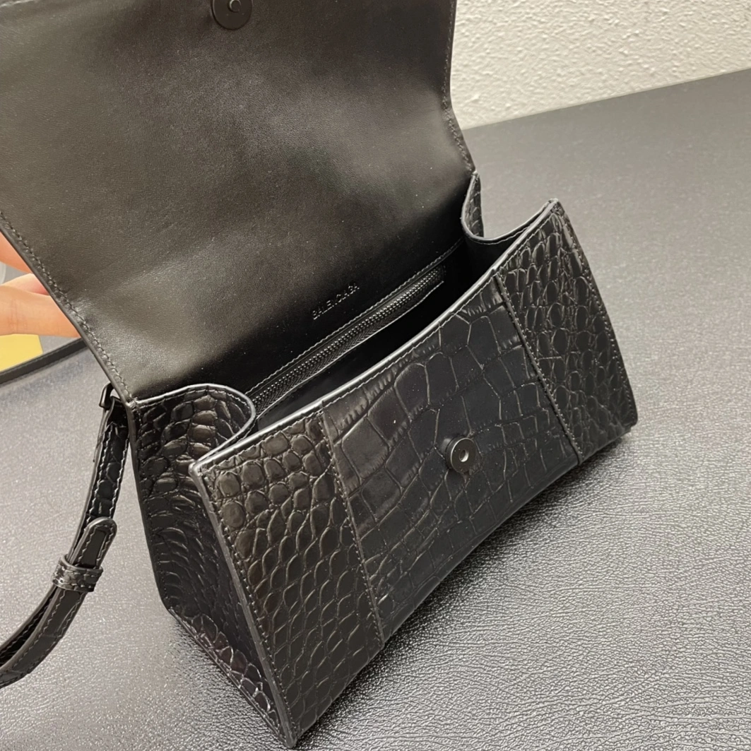 Balenciaga AAA Quality Messenger Bags For Women Soft 3889
