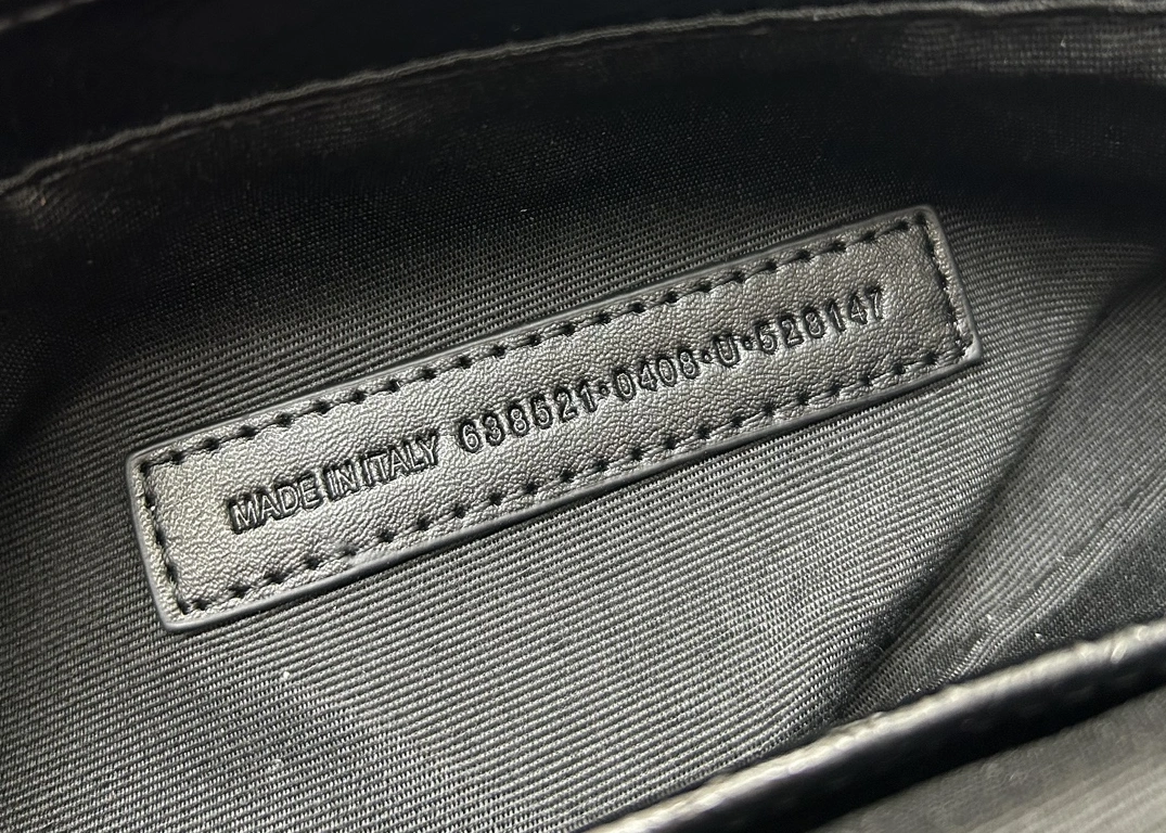 Balenciaga AAA Quality Messenger Bags For Women Soft 490
