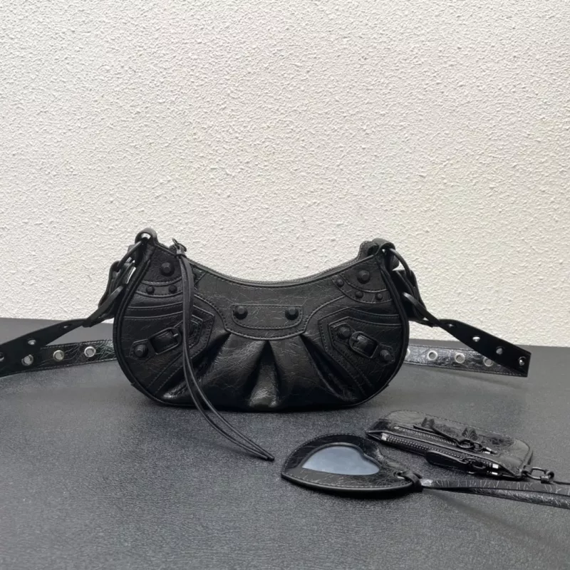 Balenciaga AAA Quality Messenger Bags For Women StreetReady 5009