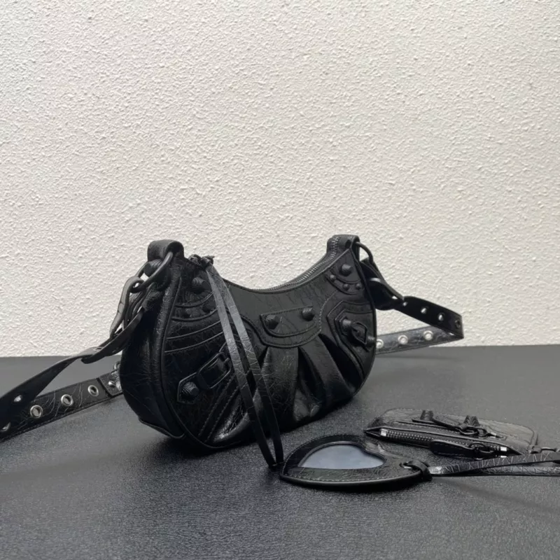 Balenciaga AAA Quality Messenger Bags For Women StreetReady 5009