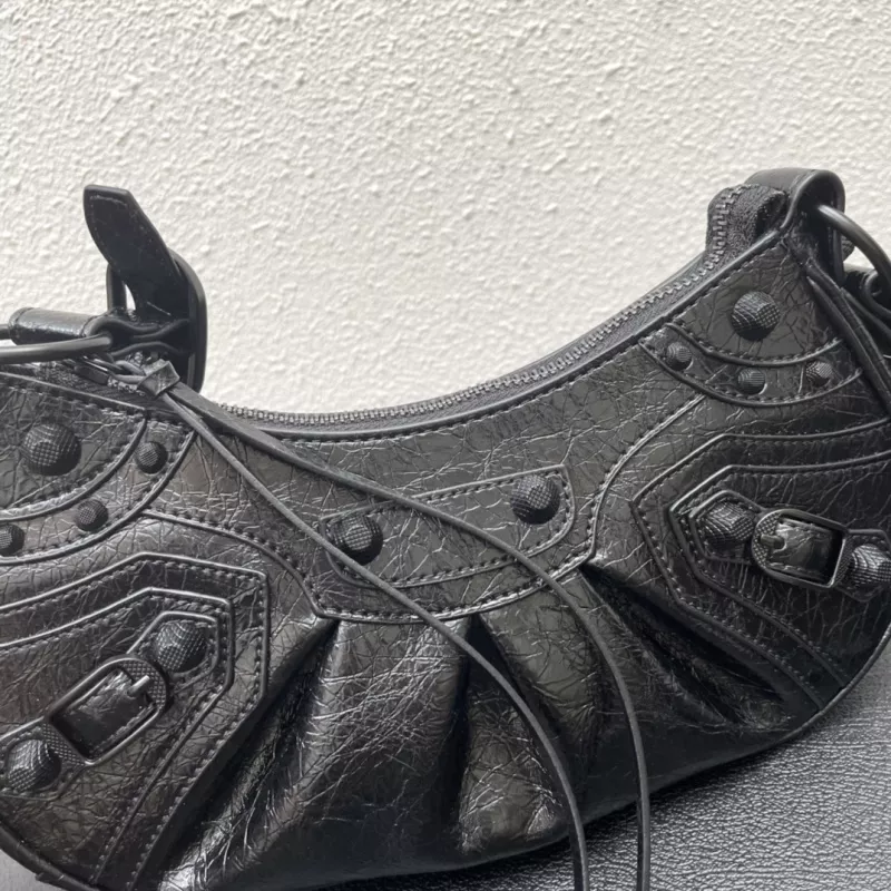 Balenciaga AAA Quality Messenger Bags For Women StreetReady 5009