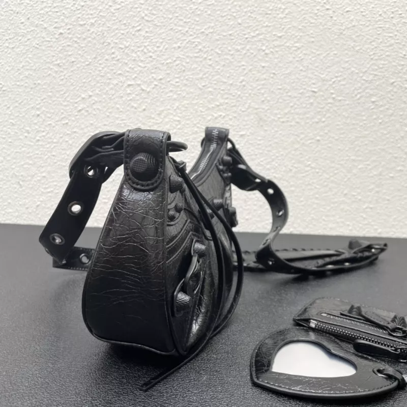 Balenciaga AAA Quality Messenger Bags For Women StreetReady 5009