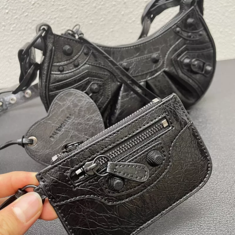 Balenciaga AAA Quality Messenger Bags For Women StreetReady 5009
