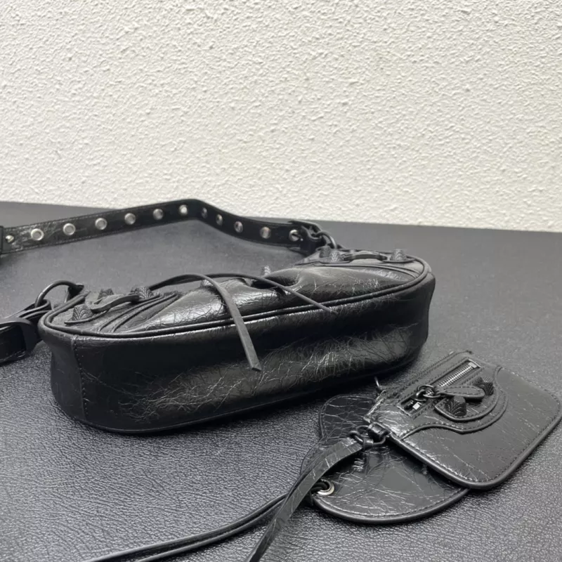 Balenciaga AAA Quality Messenger Bags For Women StreetReady 5009