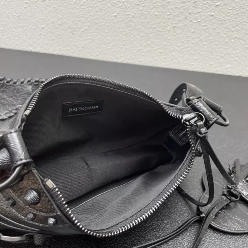 Balenciaga AAA Quality Messenger Bags For Women StreetReady 5009
