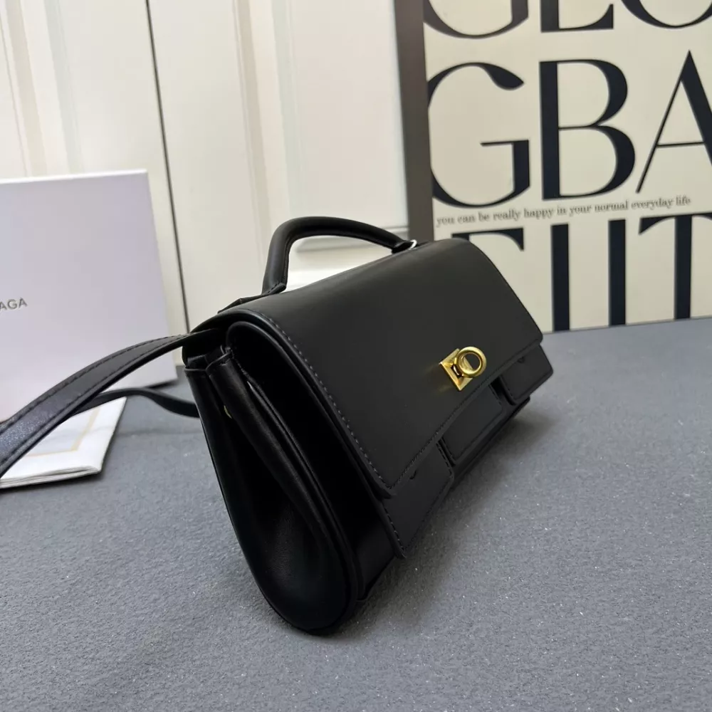 Balenciaga AAA Quality Messenger Bags For Women StreetReady 8758