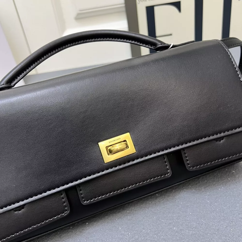 Balenciaga AAA Quality Messenger Bags For Women StreetReady 8758