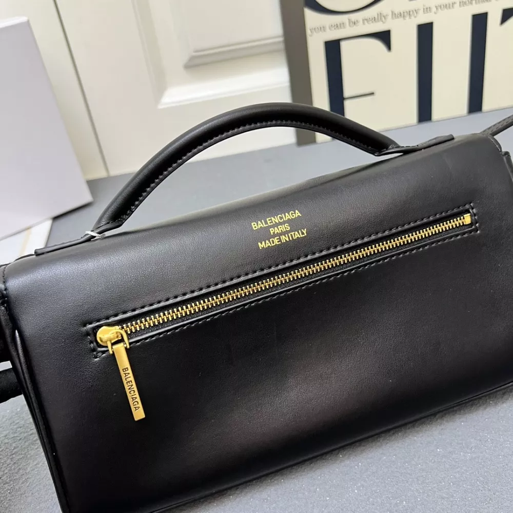 Balenciaga AAA Quality Messenger Bags For Women StreetReady 8758