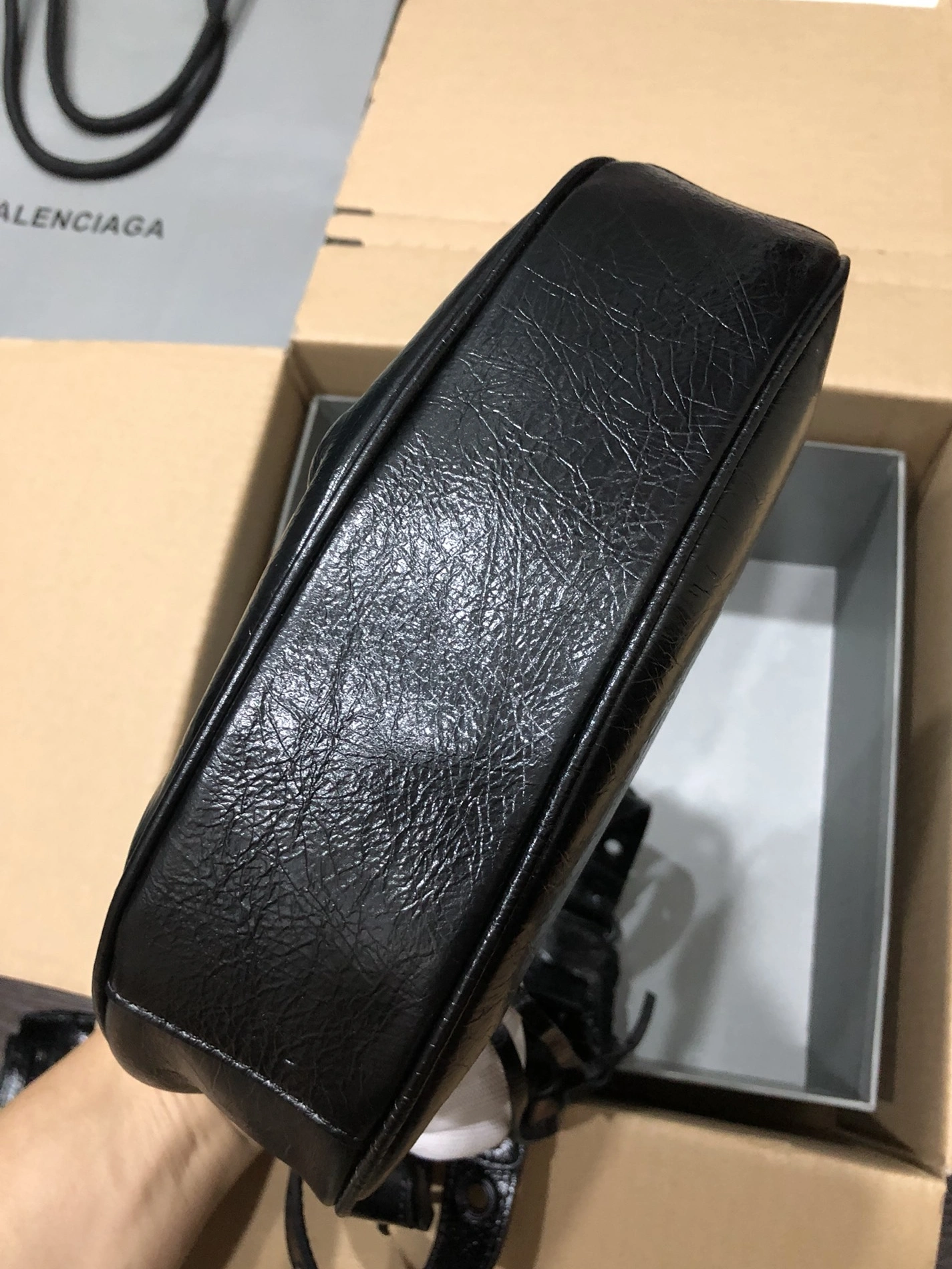 Balenciaga AAA Quality Messenger Bags For Women Stylish 9940